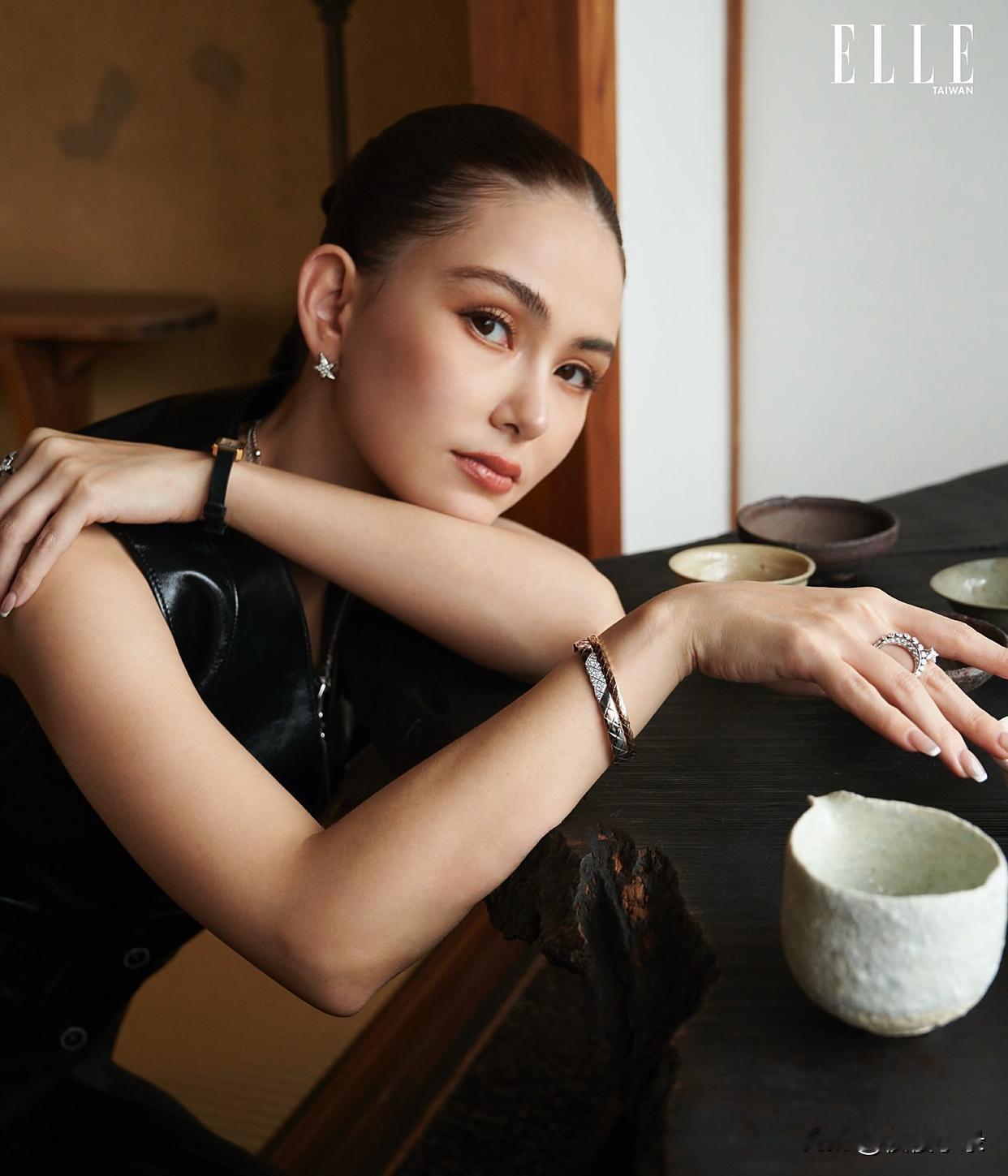 昆凌《ELLE》封面刊，好身材藏不住，理解周杰伦的选择！[赞][赞][得意]
