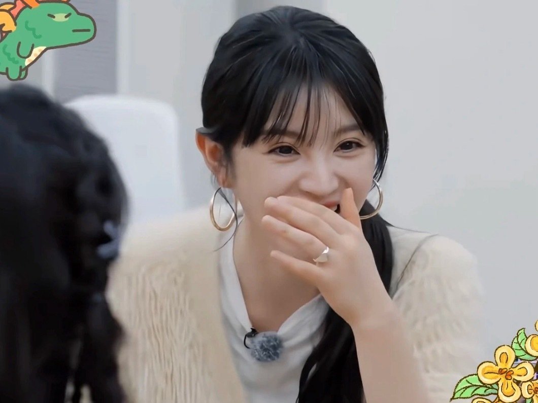 田曦薇的手这么胖？身材颜值都那么顶，手这么拉胯。。 