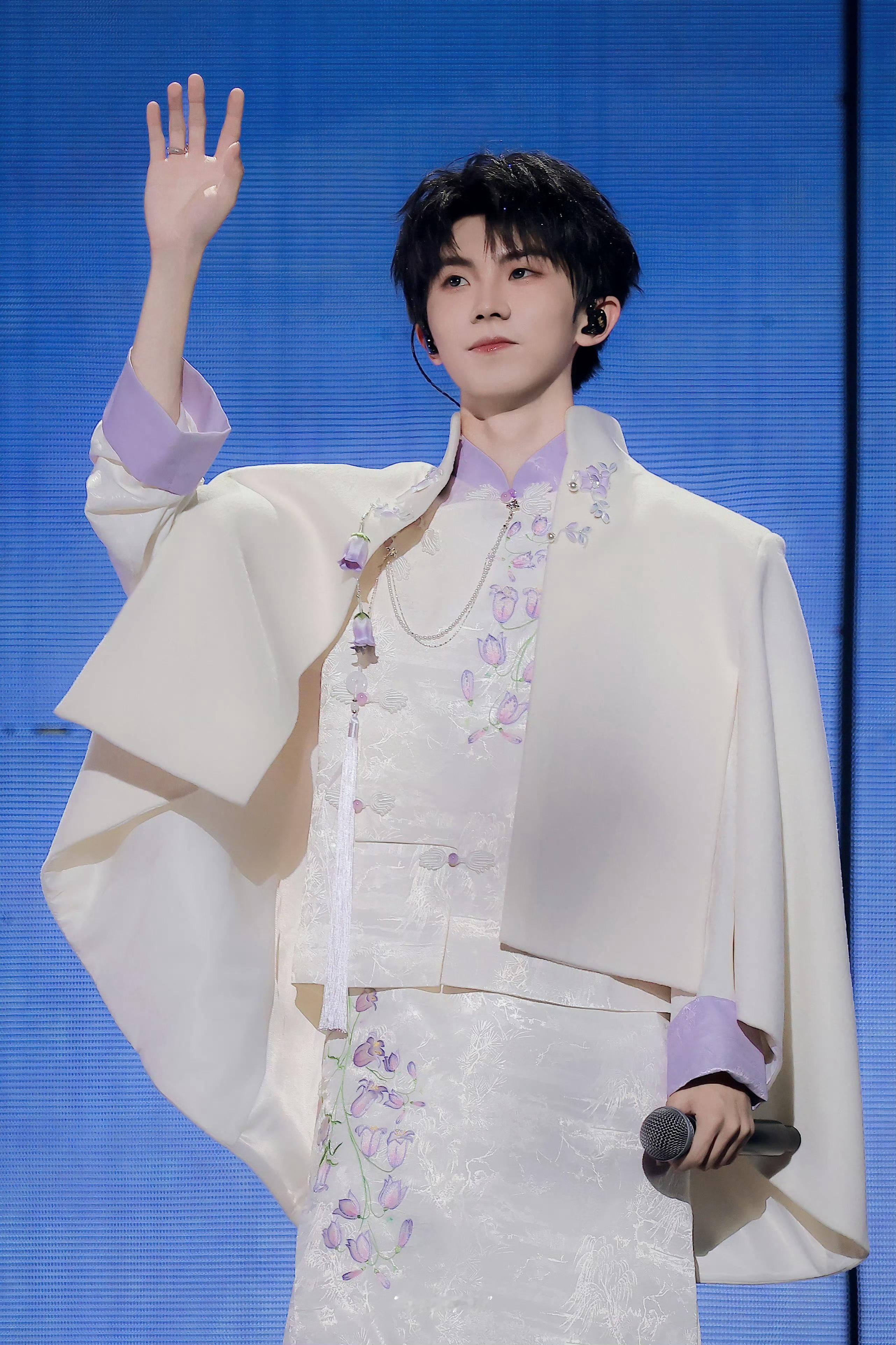 马嘉祺「2025·爱你爱我」演唱会舞台Look图集 🈶 ALWAYS LANG