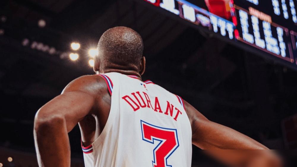 杜兰特真疯了，37岁高龄硬是轰下火箭队史最老40+，这哪是打球，分明是奔着把乔丹