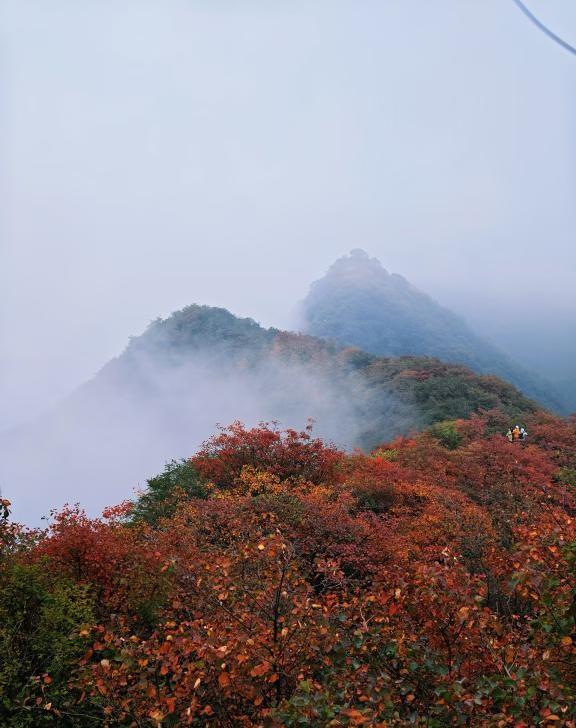 西安爬山|这个周末，你的山峰在哪里
周一至周五，我们的世界是方寸之间的屏幕
我们