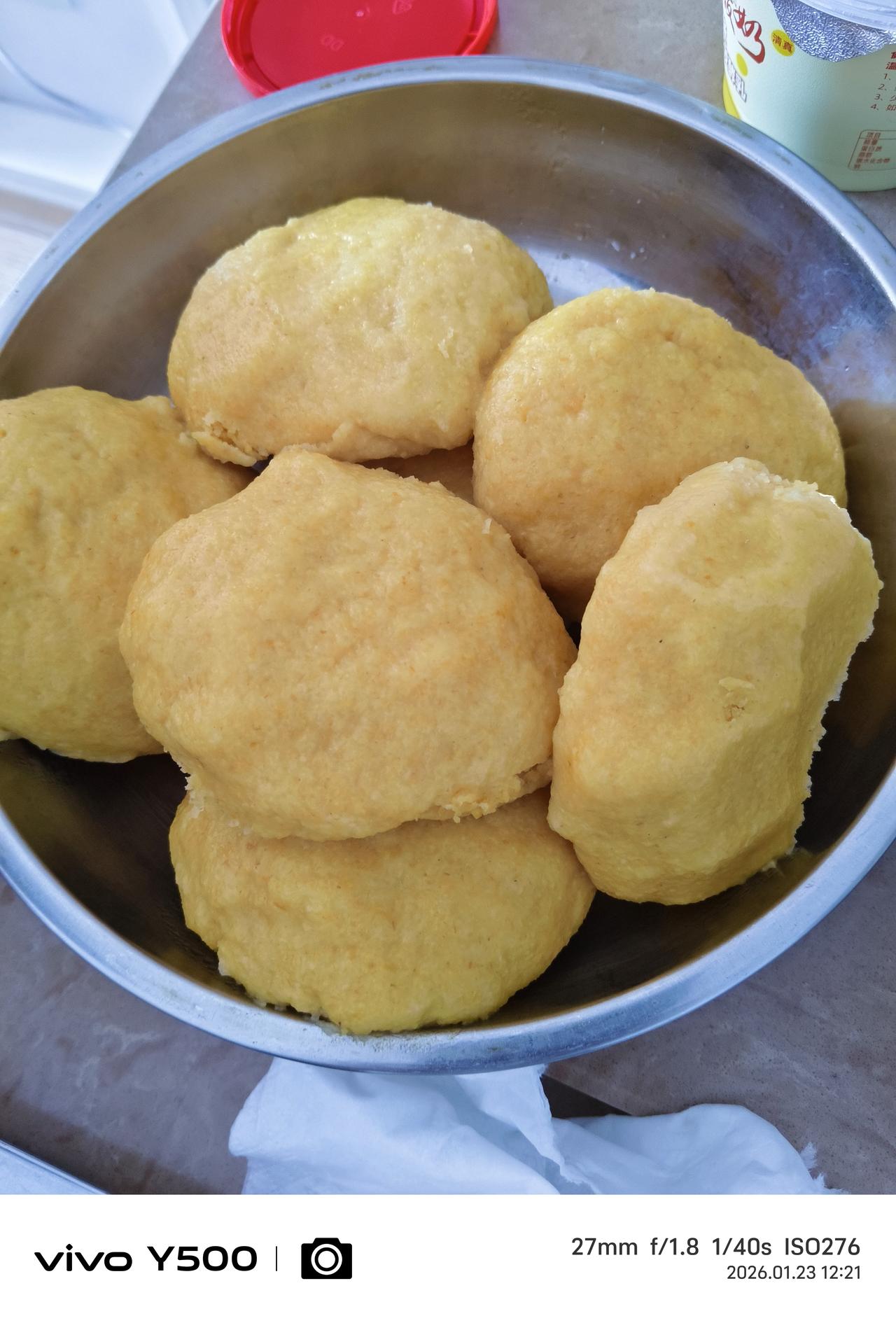 印在骨子里的农民品质
     玉米面窝头、烀地瓜、猪肉酸菜粉炒冻豆腐。别以为这