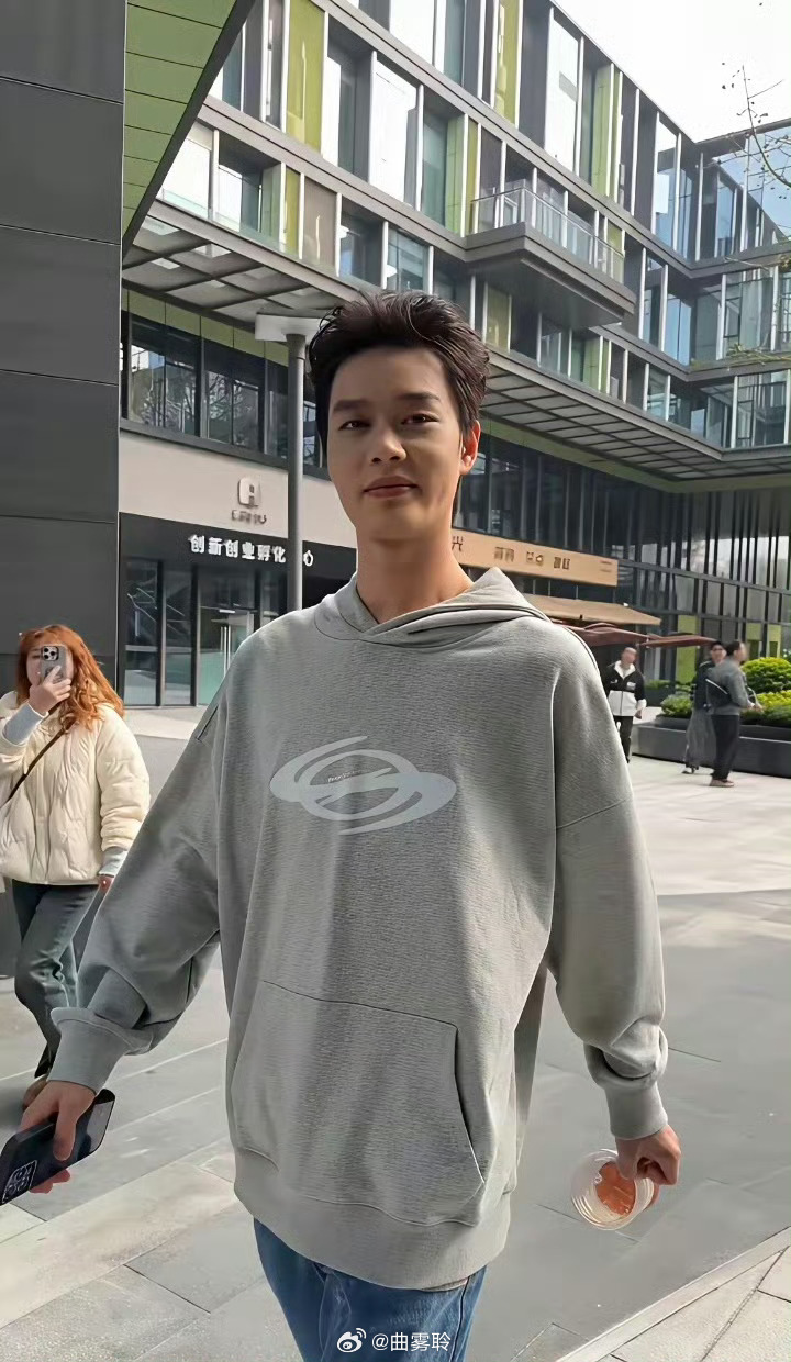 柯淳，放我们村找不到对象，竟然能当短剧顶流，魅力在哪？ 