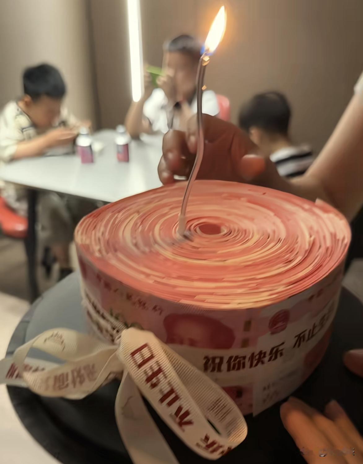 这个生日蛋糕太值钱了啊！