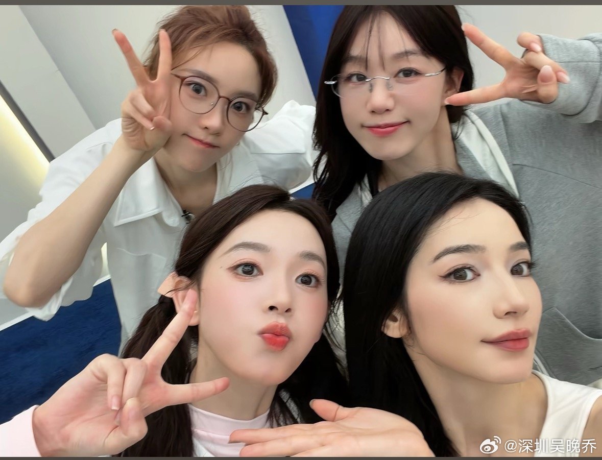 代斯发了和张月陈瑶徐梦洁合照代斯晒出与张月、陈瑶、徐梦洁同框合照，四位美女同框颜