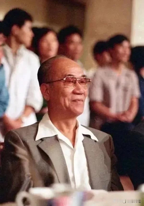 侯耀文当年想要拜师常宝华，两个人你情我愿却没拜成，原因到底是什么呢？
侯耀文，相