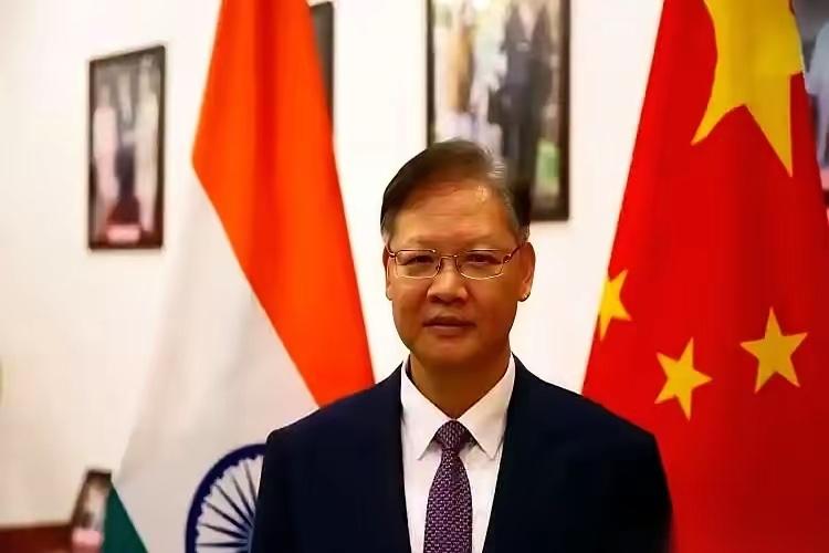这事儿绝了。
咱们驻印度的大使，居然被咱们自己人给冲了。

官方在那边说着“关系