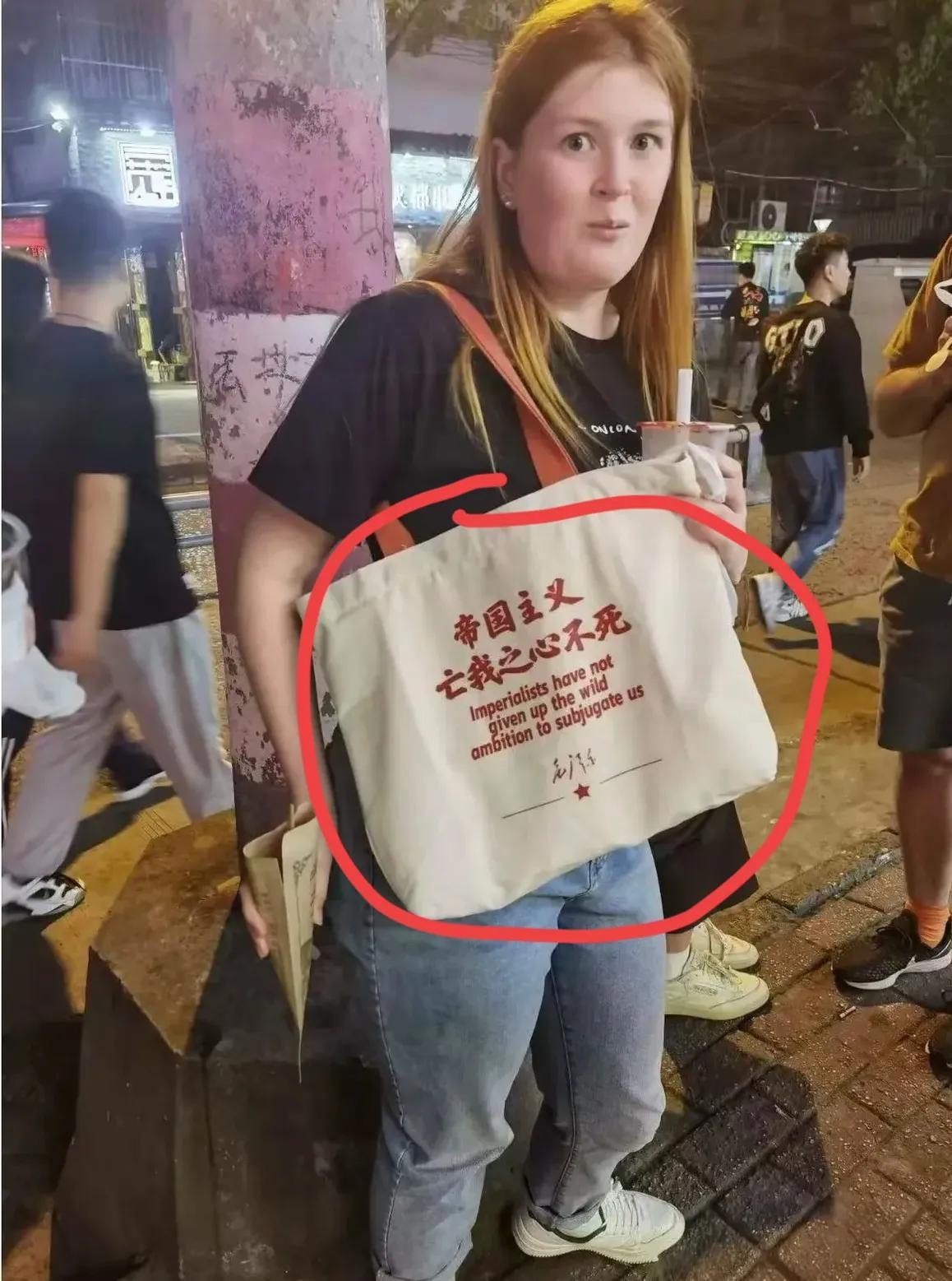 不好好学中文，这下出洋相了吧？[捂脸]