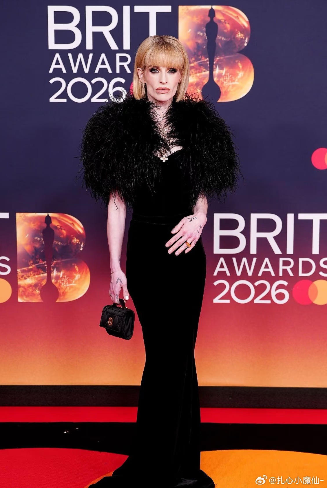 欧美女明星为何如此痴迷于 缩腮？