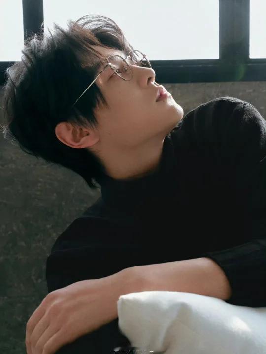 娱乐田栩宁腊八晒近照田栩宁高领黑毛衣田栩宁高领黑毛衣，非常OK 