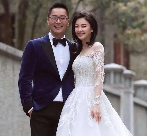 2016年，张雨绮和相识70天的富商袁巴元闪婚，不久后就火速生下了一对龙凤胎。没