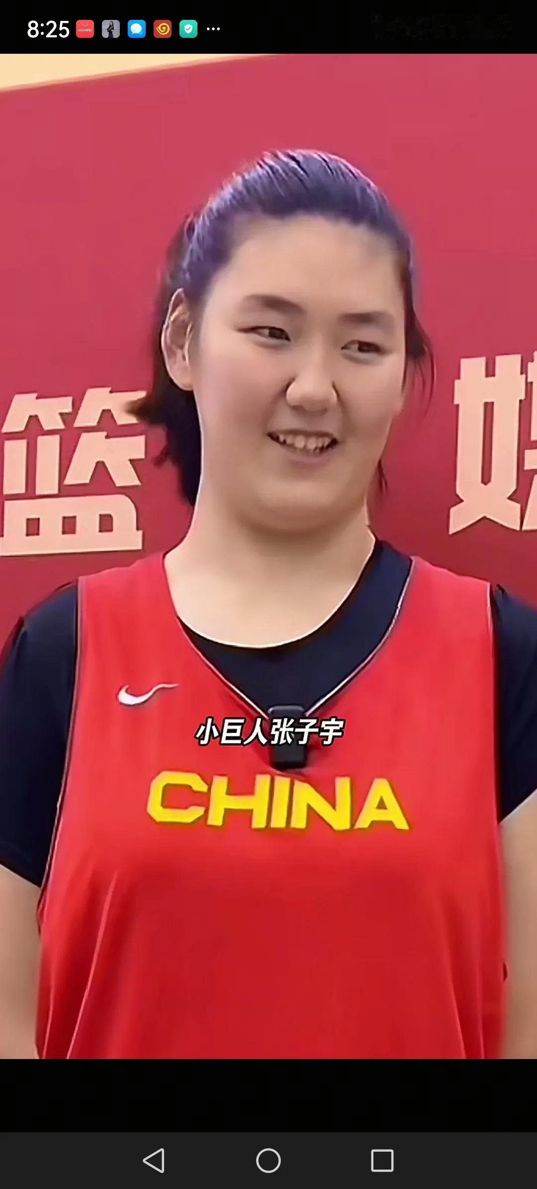 小巨人张子宇终于入选国家队了，女篮国家队为了备战亚洲杯，主教练宫鲁鸣终于把小巨人
