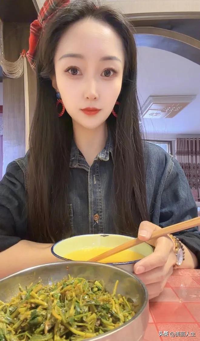 晒图笔记大赛两天给我吃胖了。我妈一到点就做饭，一说饿就做饭。