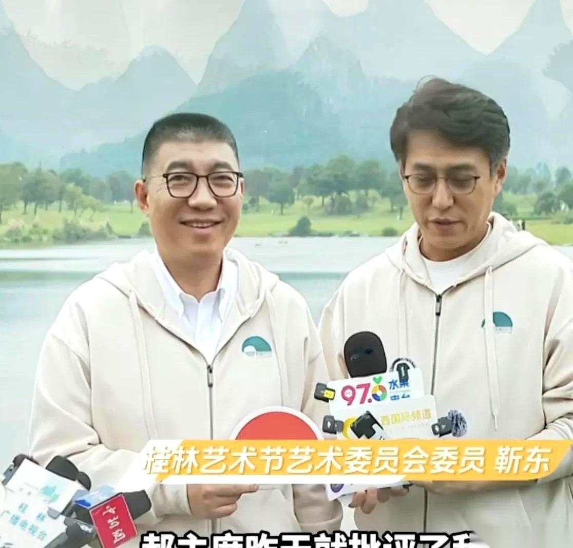 网上都在替靳东操心，说他导师出事了，博士毕业可咋整。
我看着看着就笑了。
真的，