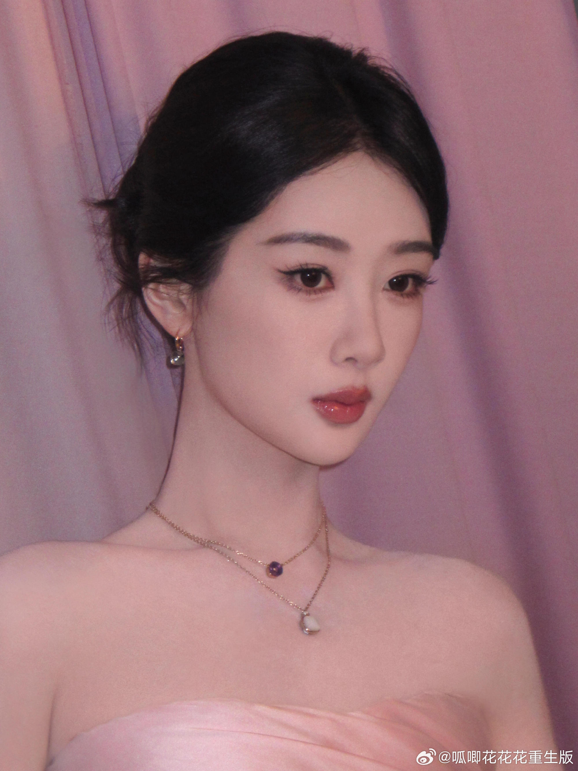 杨紫电影节出图啦，盛世美颜，前戴反戴头上也可以戴！！！