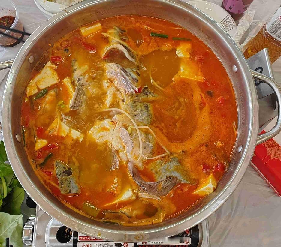 今天到荔波了，明天准备去小七孔玩，看很多网友说去玩小七孔要从西门进，全程走下坡路