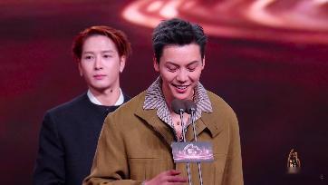 陈伟霆夸白敬亭粤语不错陈伟霆说2025是很好运的一年 陈伟霆微博之夜发言~ 