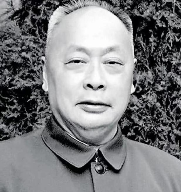 1958年，一工厂女医生在填写入党申请书时，不经意间暴露了自己的特务身份，经公安