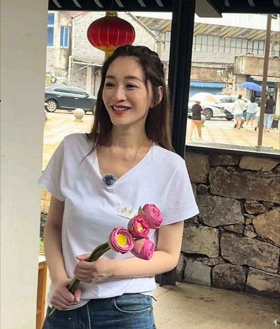 50岁的李小冉这素颜状态怎么样？ ​​​