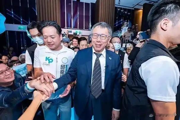 柯文哲长住嘉义！蓝白合流抢夺市长宝座，背后有大算盘
 
1月3日，柯文哲宣布将在