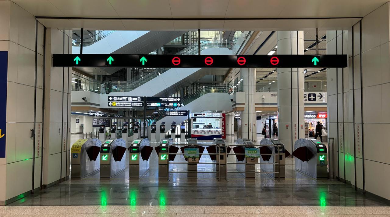 【青岛地铁啄木鸟】𝟒𝟗𝟗𝟖.闸机
🚇8号线 胶东机场
A.图1/图2/