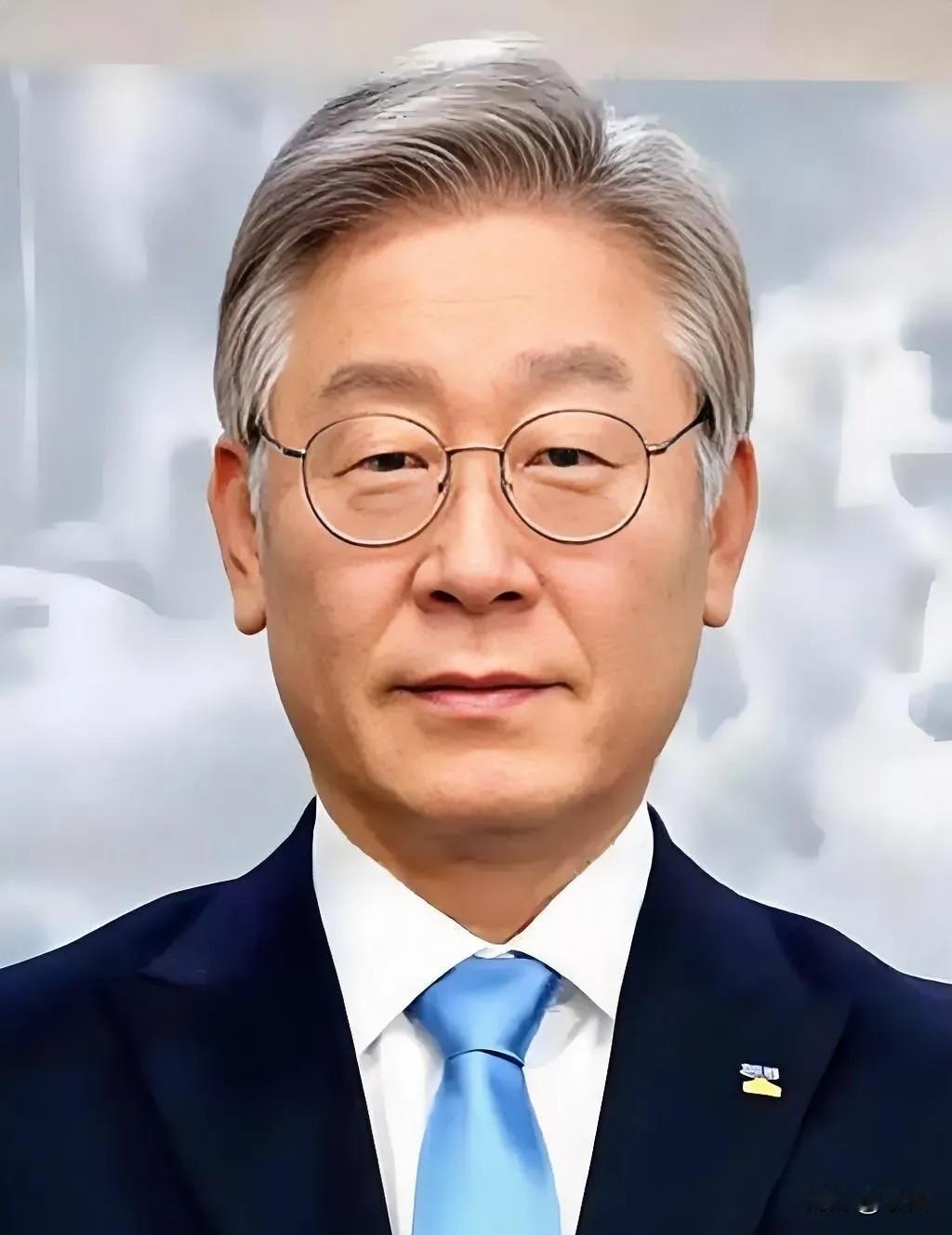 韩国总统李在明宣布:

2月26日，韩国总统李在明在青瓦台宣布，必须持续努力与朝