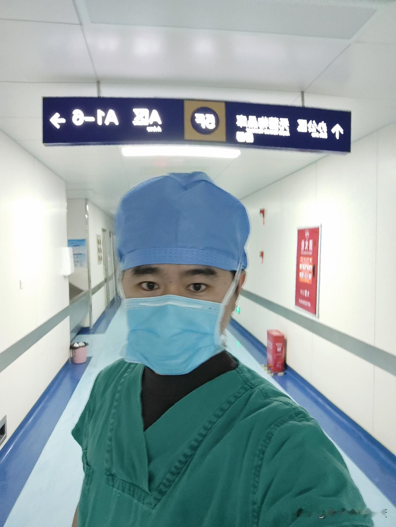 别再说声带息肉是小手术！只有耳鼻喉医生才懂这种几近崩溃的无助！
 
今天做完最后