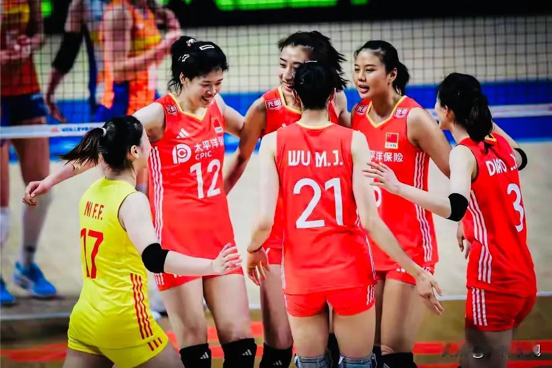 中国女排追回一局，目前与日本女排战成1-1平！这是女排世界联赛澳门站中国女排第二