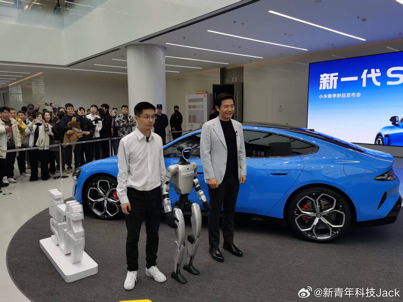 到新一代SU7发布会现场了看看新款还有什么没说的配置和功能，SU7价格也很期待 