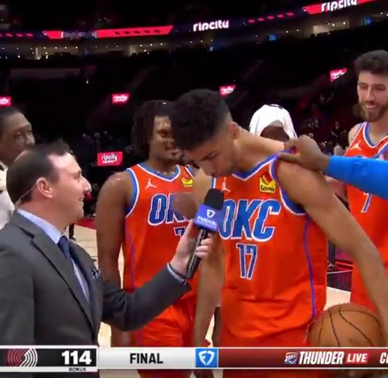 勇士队与雷霆球员莱昂斯（Malevy Leons）达成了一份双向合同，他上赛季曾