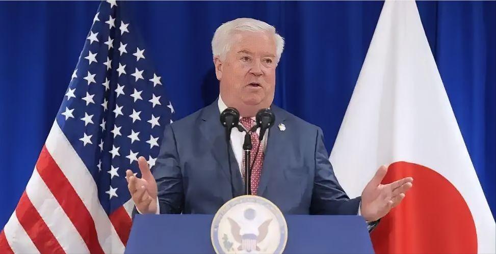 美国驻日大使开完会直接对着媒体放话，声称自己代表总统和大使馆，全力支持高市早苗首