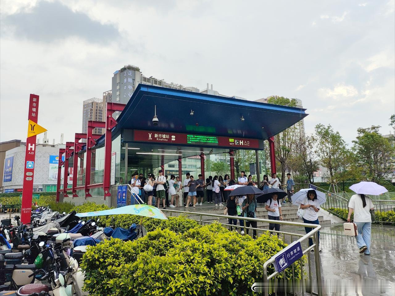 广州地铁网友：2026年6月7日（周日，2026年高考第一天，广州阴有小到中雨，
