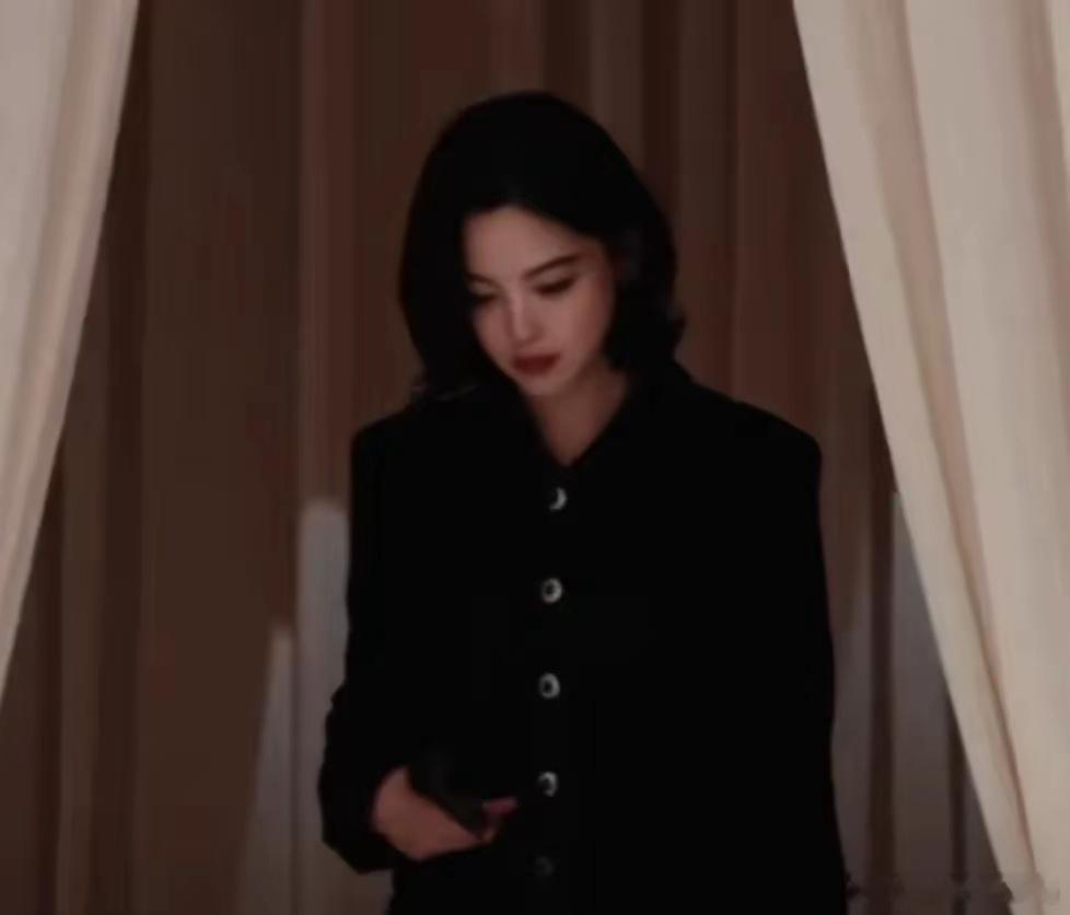 自从辛芷蕾演了《繁花》之后，那可是热度一直没有降下来过，也越来越多的人发现了辛芷