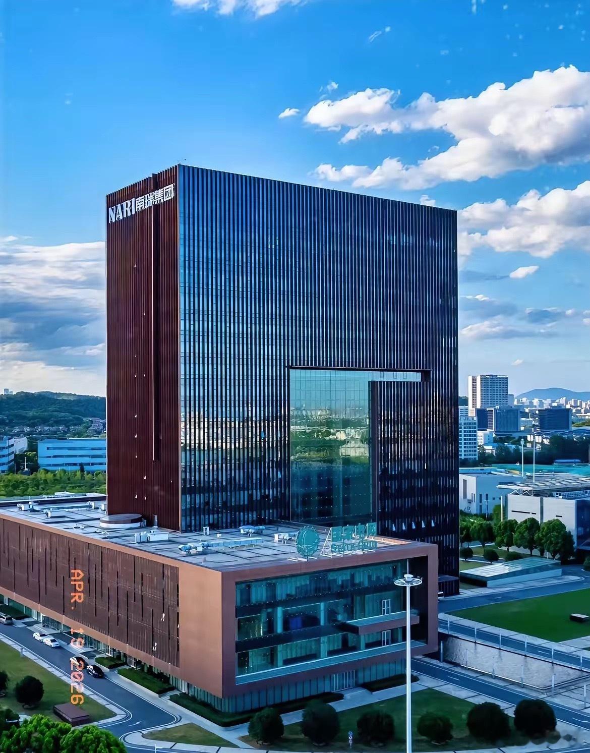 A股十大最赚钱的算电协同概念股。1、国电南瑞，总部位于江苏省南京市。2、协鑫能科