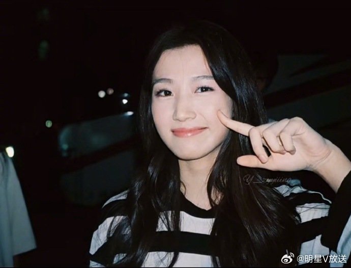 卢昱晓去年夏天的胶片洗出来了 等了一年的胶片洗出来，大家才发现卢昱晓和胶片的适配