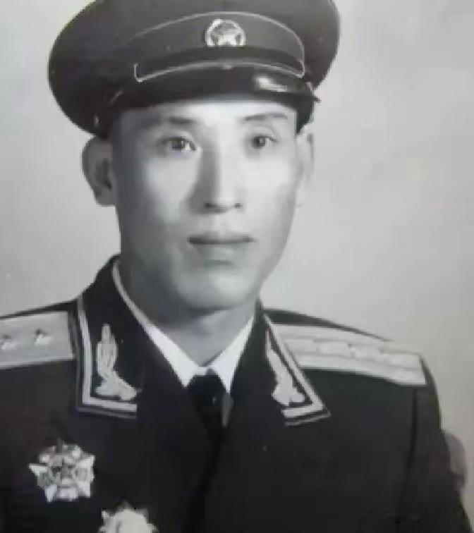 1959年惊天重逢！失踪五年的牺牲战士突然现身，抱住老师长，结局看哭无数人
 