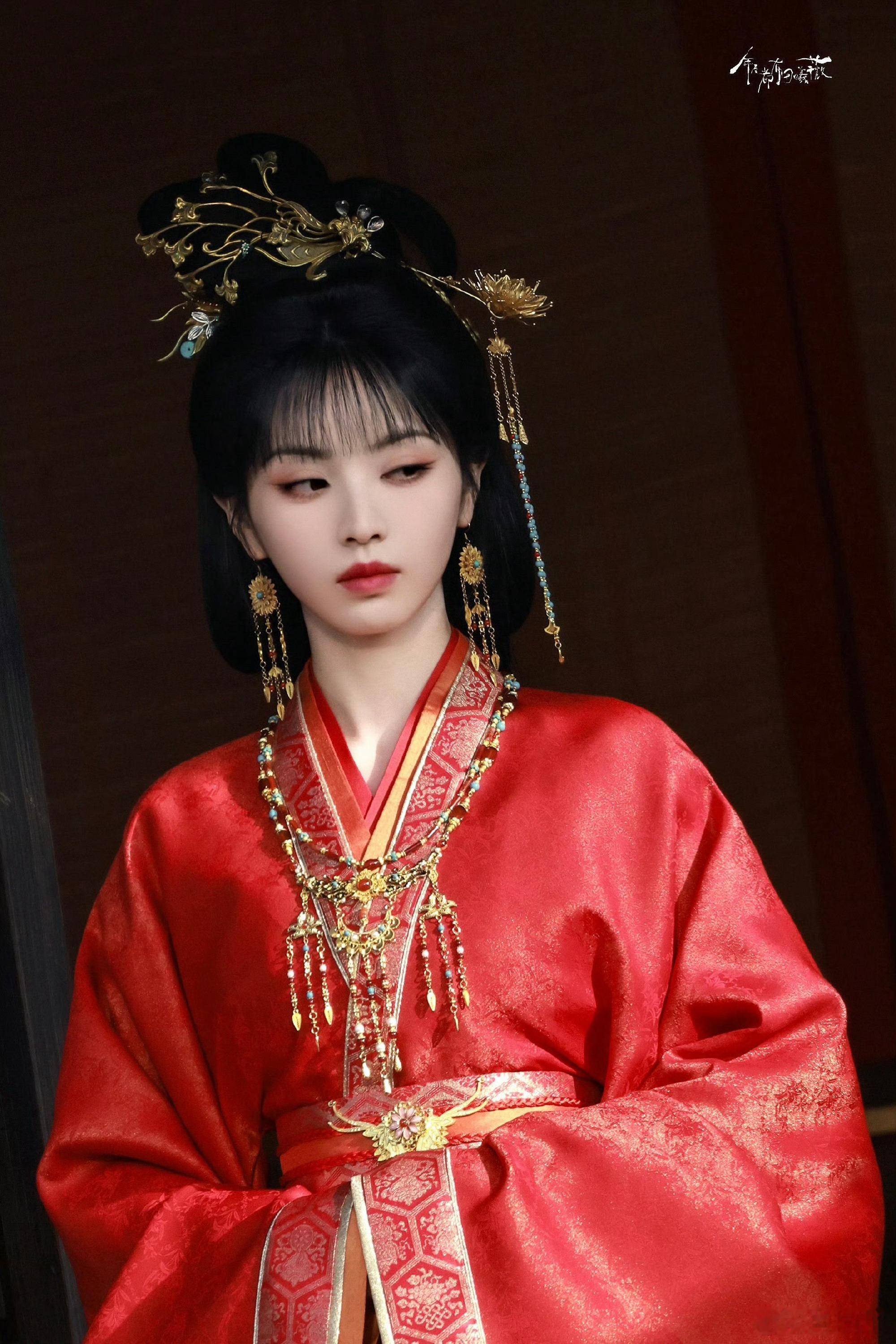 田曦薇最爽恶女田曦薇最爽恶女来袭 田曦薇解锁恶女人设，红衣造型又美又飒，眼神戏张