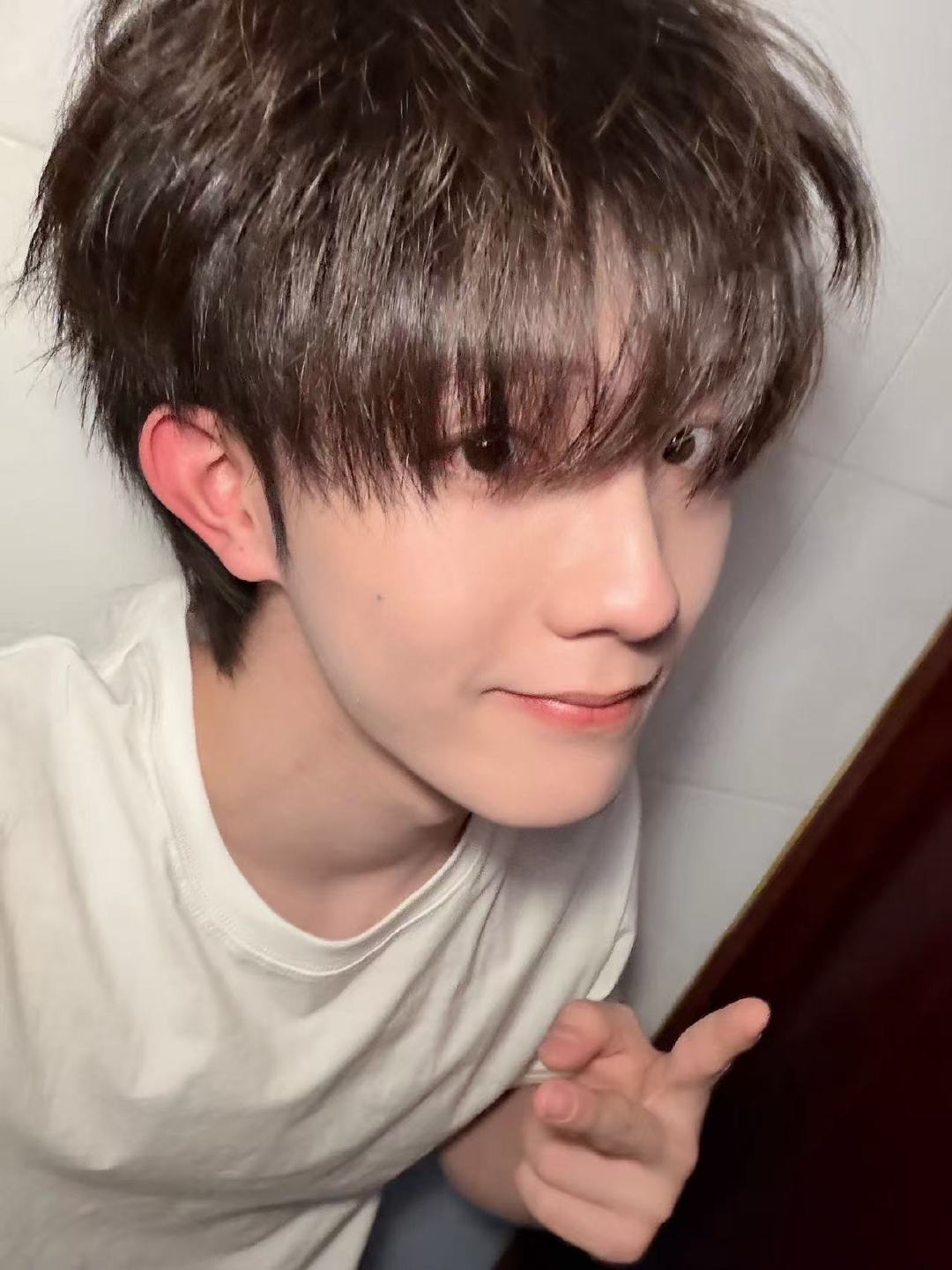 苏新皓耳朵冻红了苏新皓晚安live图苏新皓