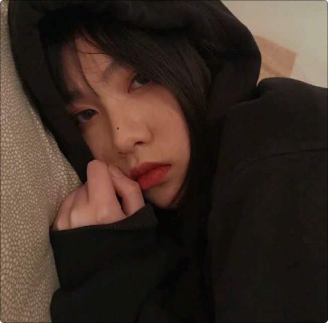 𝐒𝐡𝐚𝐫𝐞｜审美积累｜素材女头｜𝙒𝙚𝘾𝙝𝙖𝙩壁纸｜ins风