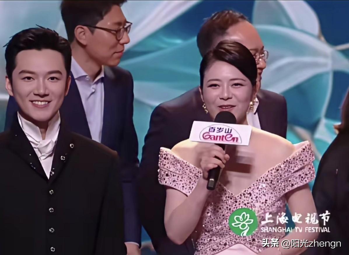 陈辰也胖了，老了。

央视主持人张韬年轻帅气，看他主持非常亮眼，他话音落地，镜头