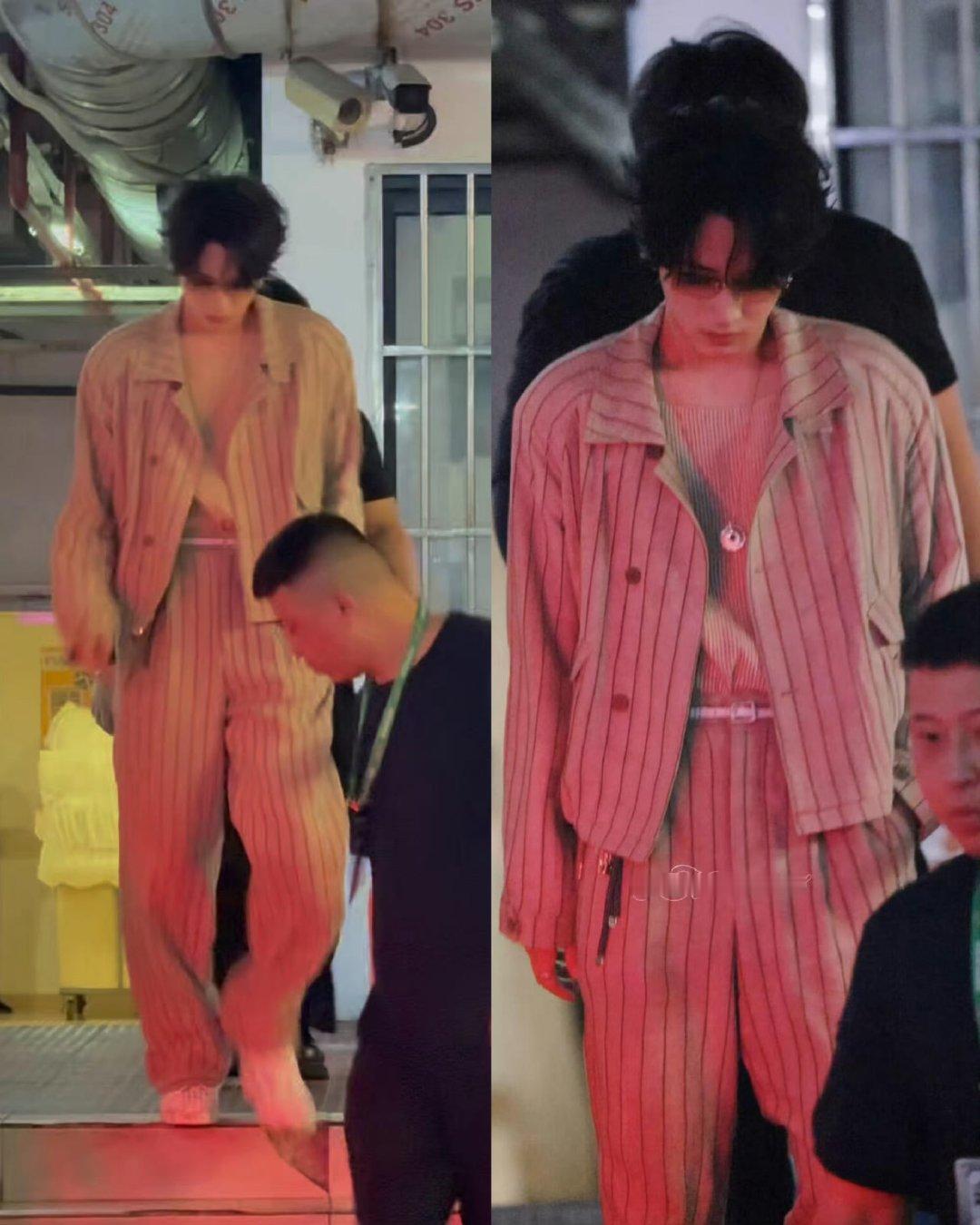严浩翔顶奢加持严浩翔春夏男装系列秀款look 严浩翔｜新说唱上班，这一套帅惨了
