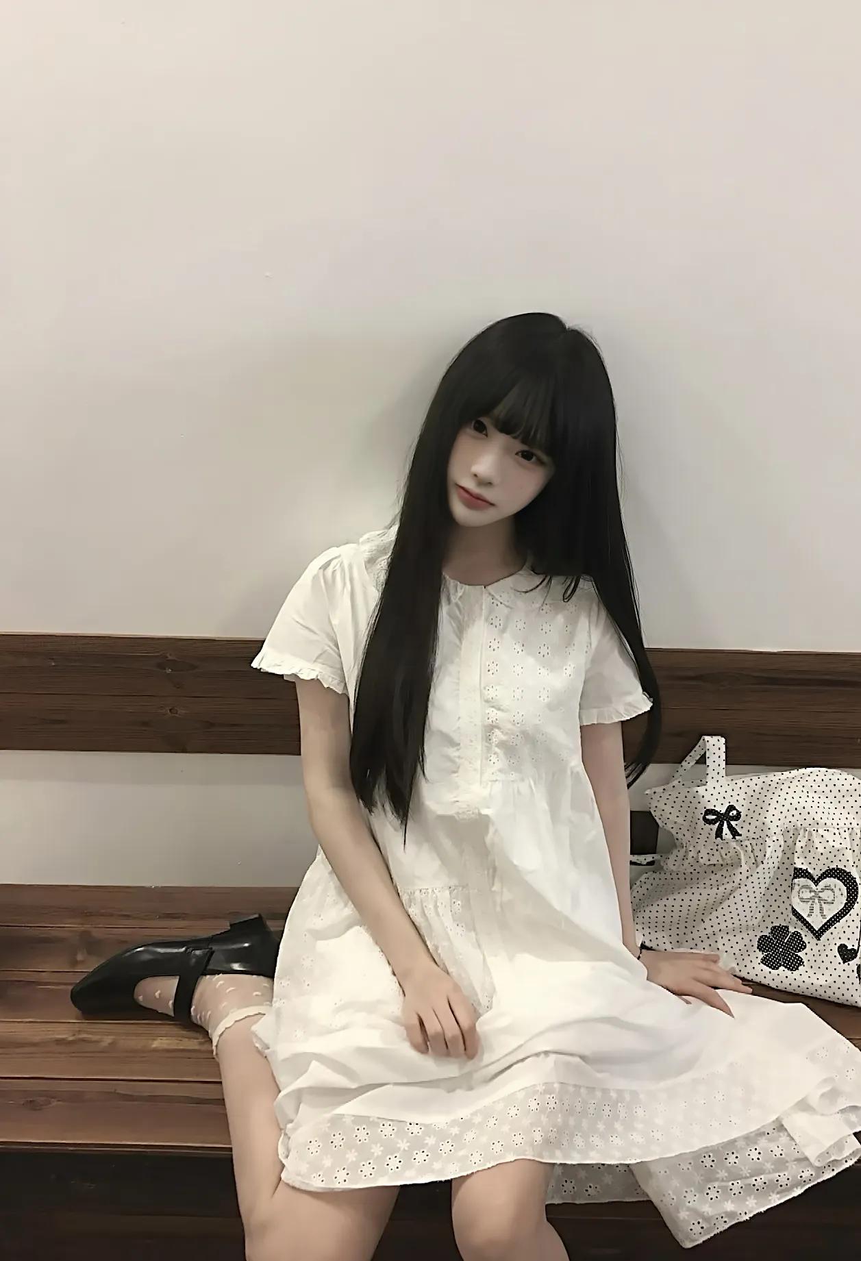 不应该，取消彩礼大部分男人娶不到老婆，不取消彩礼只是小部分男人娶不到老婆。
要想