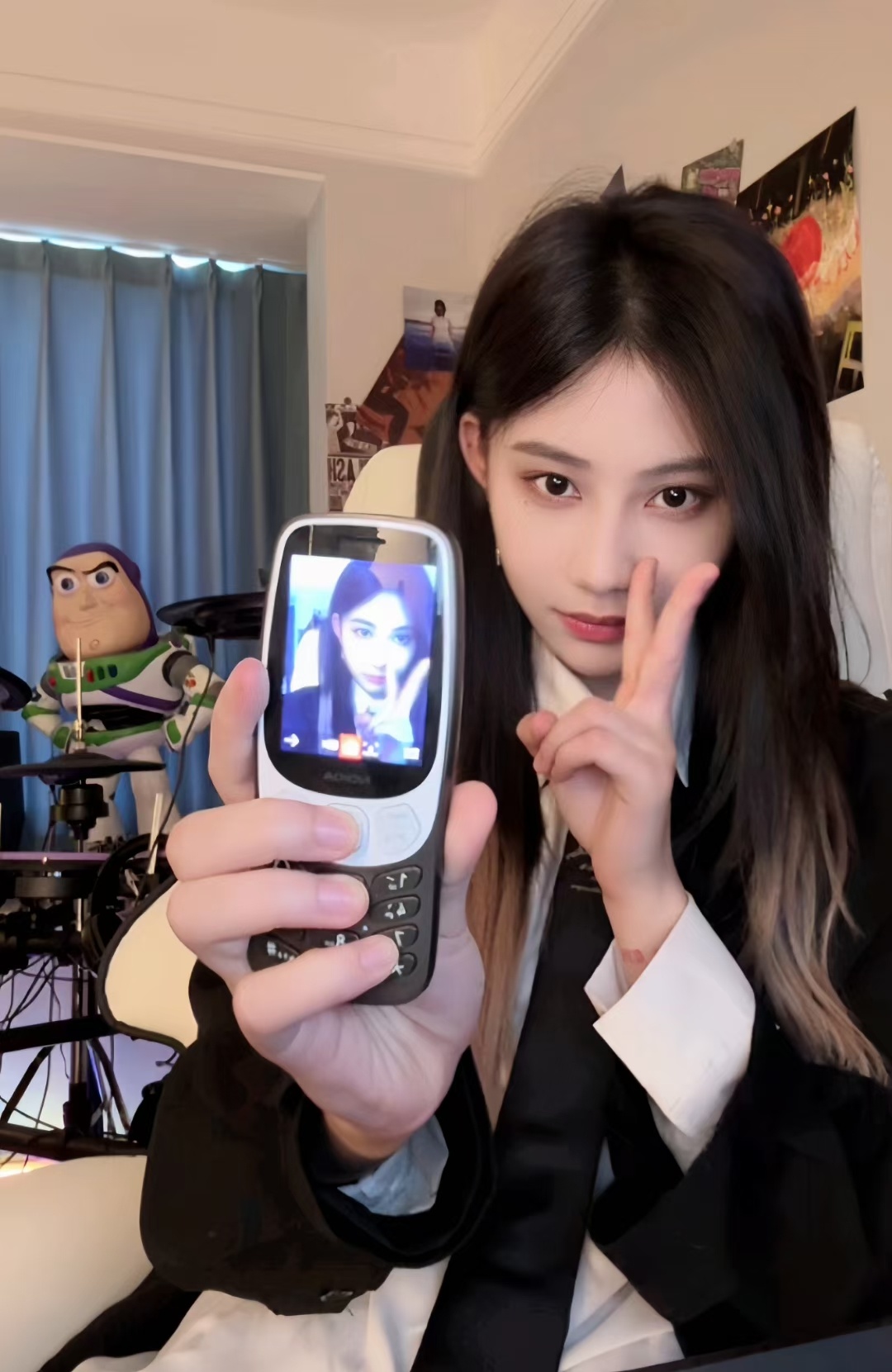袁一琦[超话]袁一琦UNKNOWN演唱会袁一琦0915出道十周年快乐“玫瑰在海里