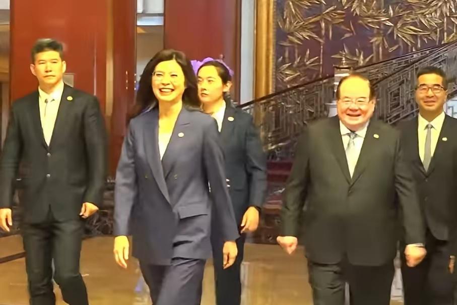 【郑丽文能否成为两岸统一的关键人物】

郑丽文当前具备推动两岸关系缓和的积极条件