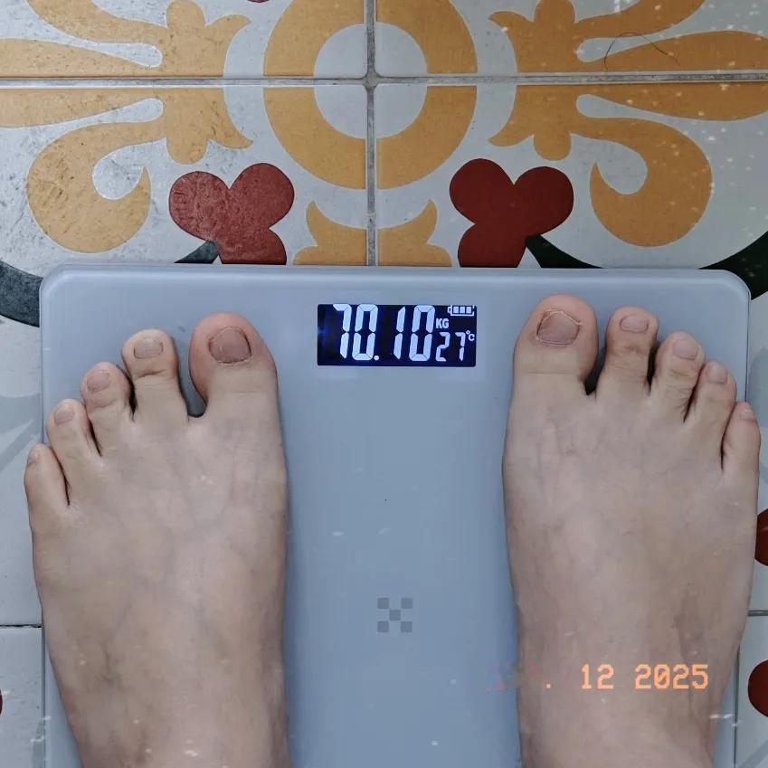 小兜目前的减肥成绩和大家汇报下。
四个月前从162斤开始减的。
前面三个月减重2