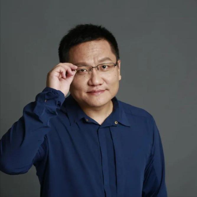 华大基因，尹烨说，我们庆幸的是，生活在一个和平的国家，而不是生在一个和平的时代，