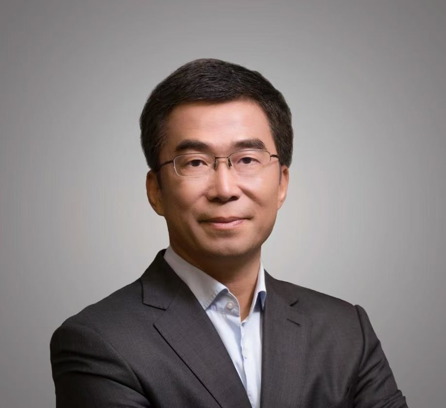 【华人运通公司高管变更】丁磊卸任华人运通法定代表人 近日，华人运通控股有限公司发