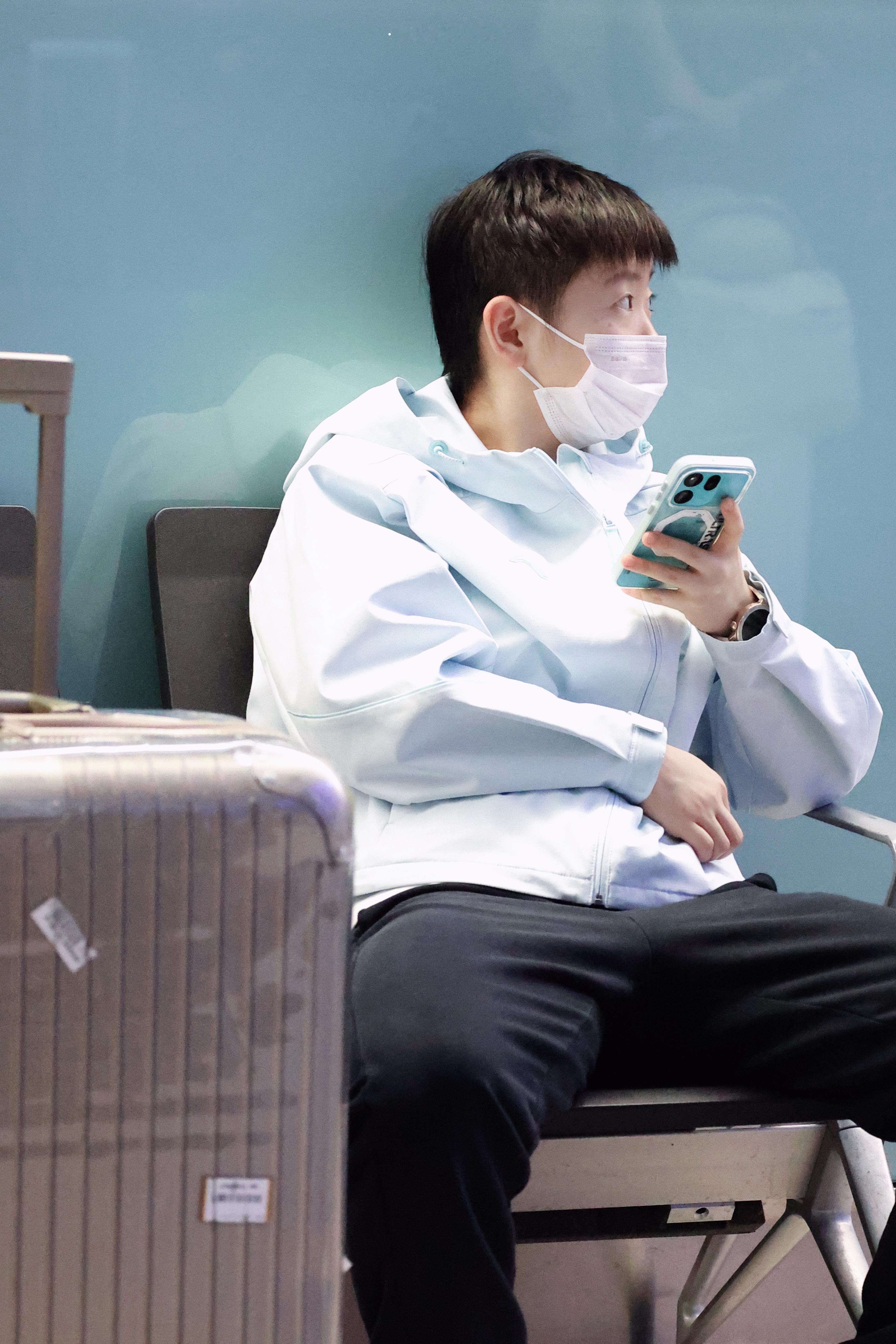 260427｜懵小包到伦敦啦 哥哥坐旁边呢