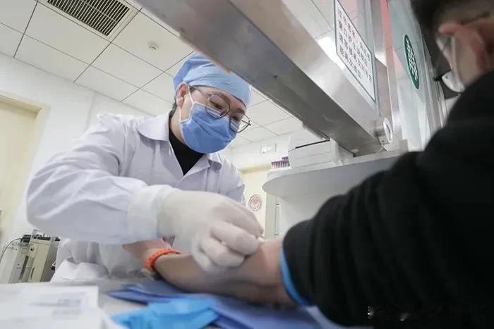 2 型糖尿病患者是否能停药，取决于患者的血糖控制情况、糖尿病病程、身体状况、生活