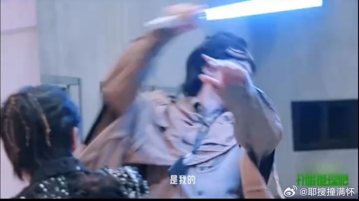 刘宇宁张凌赫丁程鑫周柯宇四男争一女张凌赫气泡音问开心了吗开始推理吧 这么刺激？刘